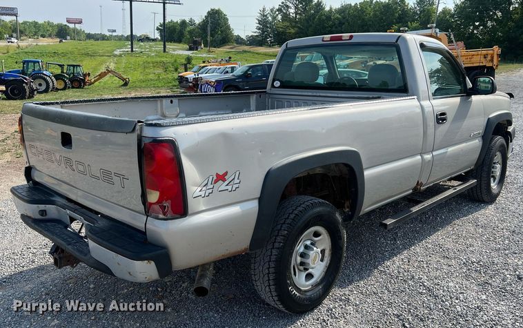 image for item DO2199 2004 Chevrolet Silverado 2500HD  pickup truck
