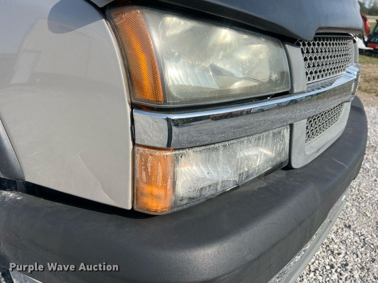 image for item DO2199 2004 Chevrolet Silverado 2500HD  pickup truck
