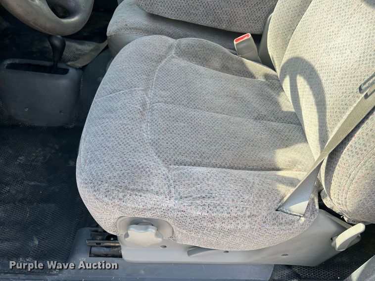 image for item DO2199 2004 Chevrolet Silverado 2500HD  pickup truck