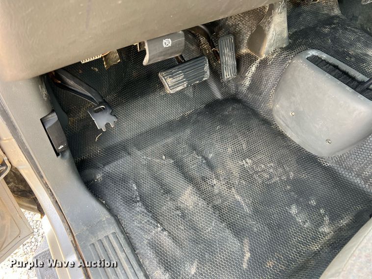 image for item DO2199 2004 Chevrolet Silverado 2500HD  pickup truck