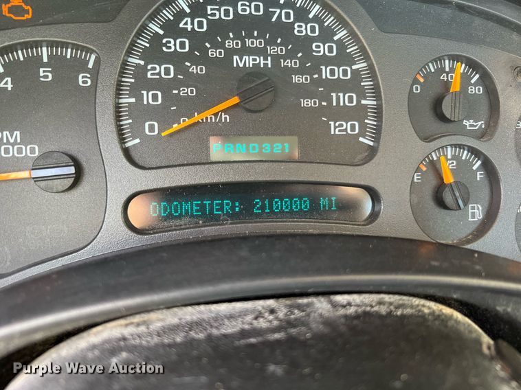 image for item DO2199 2004 Chevrolet Silverado 2500HD  pickup truck