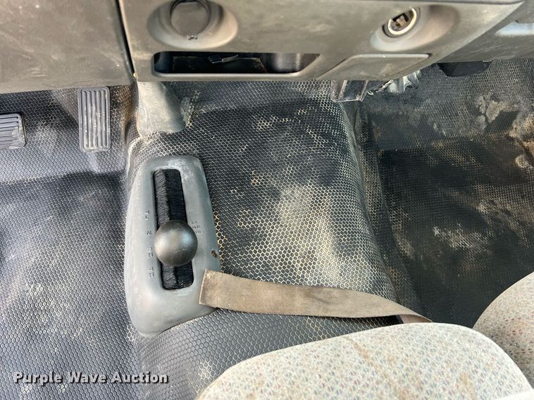 image for item DO2199 2004 Chevrolet Silverado 2500HD  pickup truck