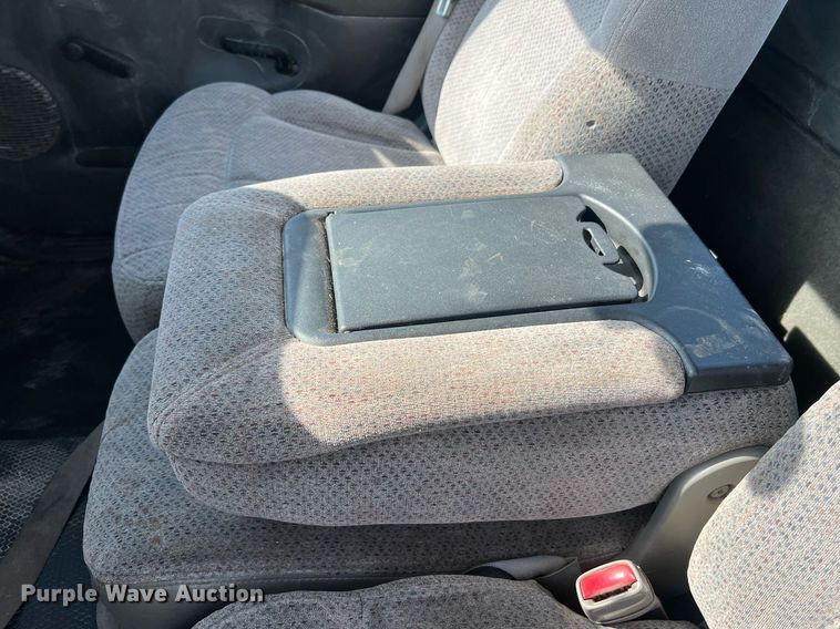 image for item DO2199 2004 Chevrolet Silverado 2500HD  pickup truck