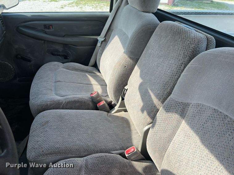 image for item DO2199 2004 Chevrolet Silverado 2500HD  pickup truck