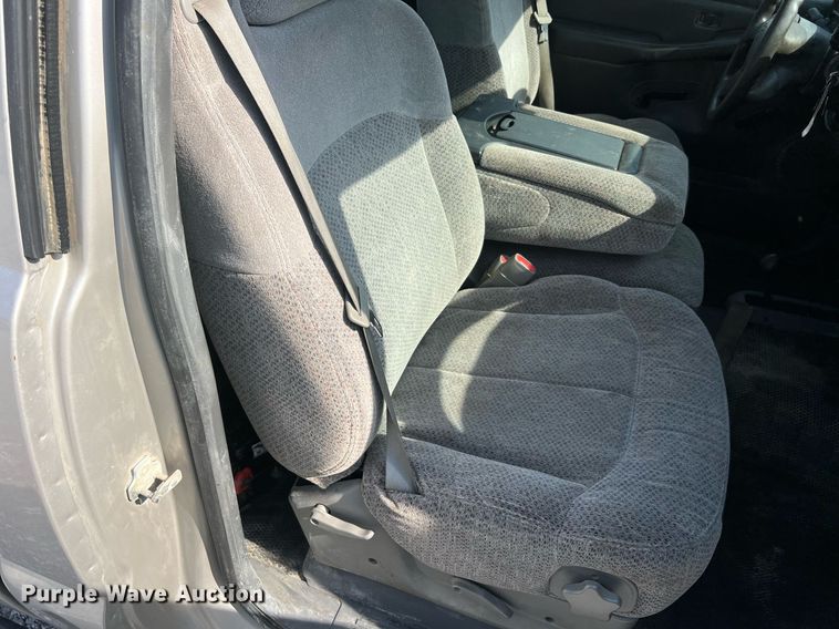 image for item DO2199 2004 Chevrolet Silverado 2500HD  pickup truck