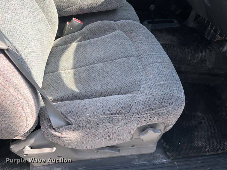 image for item DO2199 2004 Chevrolet Silverado 2500HD  pickup truck