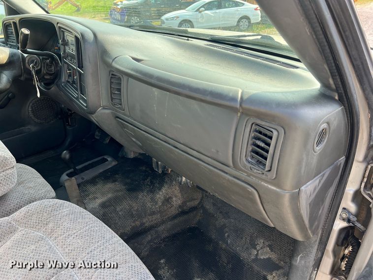 image for item DO2199 2004 Chevrolet Silverado 2500HD  pickup truck