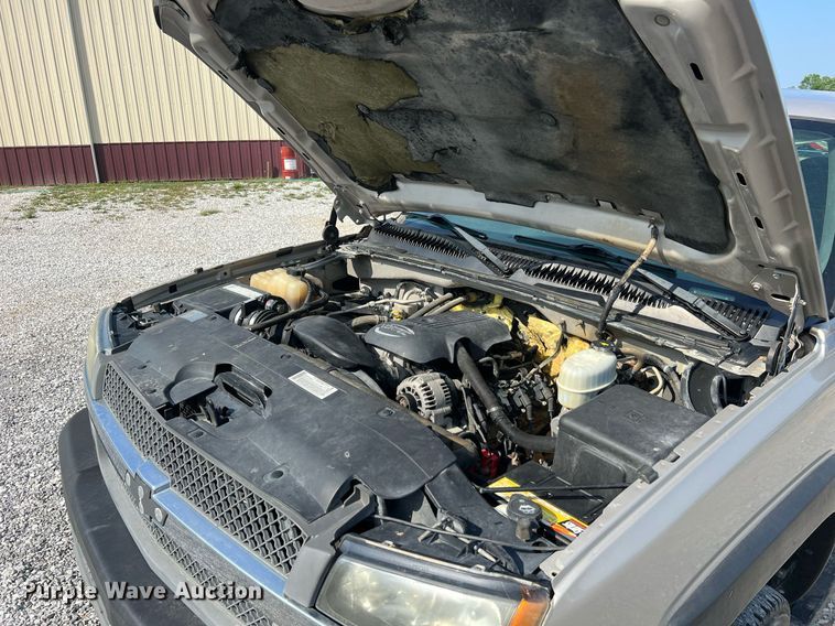 image for item DO2199 2004 Chevrolet Silverado 2500HD  pickup truck
