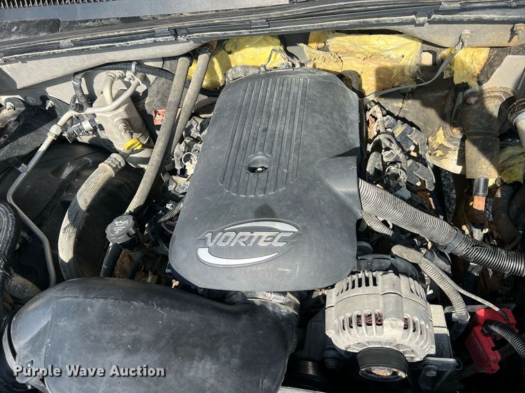 image for item DO2199 2004 Chevrolet Silverado 2500HD  pickup truck