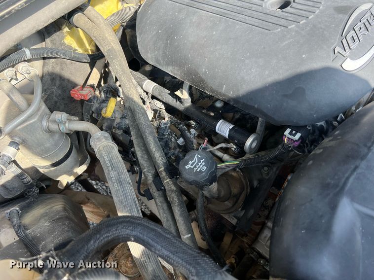 image for item DO2199 2004 Chevrolet Silverado 2500HD  pickup truck