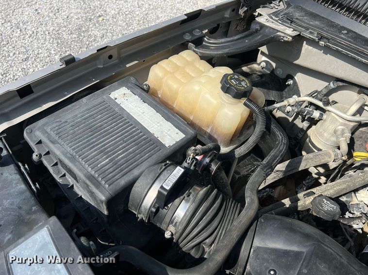 image for item DO2199 2004 Chevrolet Silverado 2500HD  pickup truck