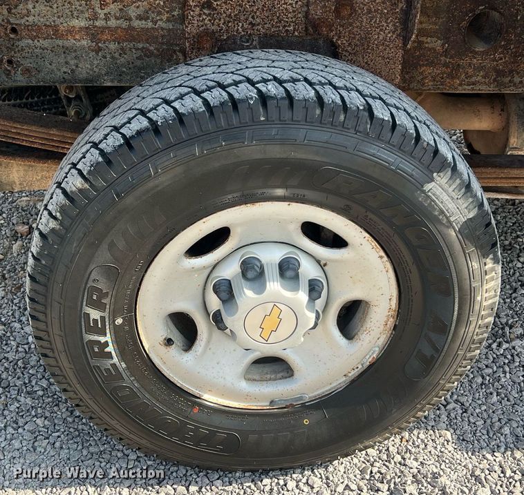 image for item DO2199 2004 Chevrolet Silverado 2500HD  pickup truck