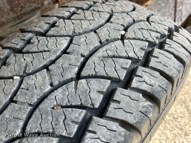 image for item DO2199 2004 Chevrolet Silverado 2500HD  pickup truck