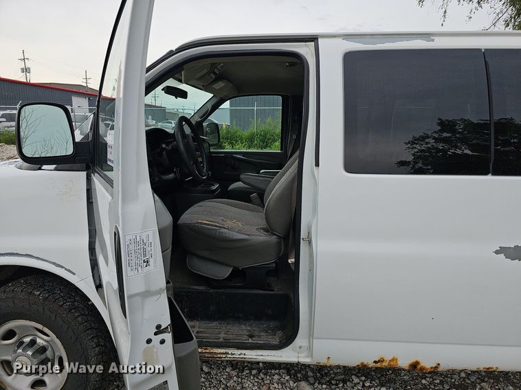 image for item DO2882 2007 Chevrolet Express 3500  van