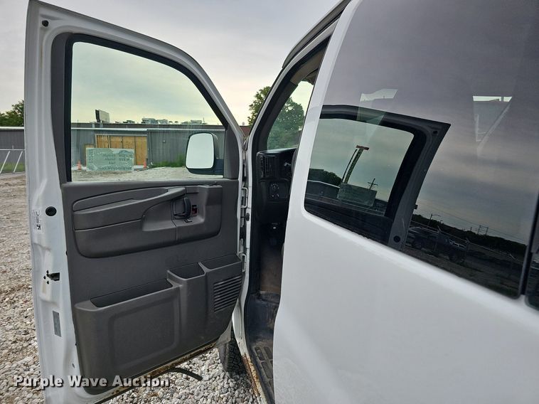 image for item DO2882 2007 Chevrolet Express 3500  van