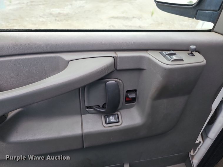 image for item DO2882 2007 Chevrolet Express 3500  van