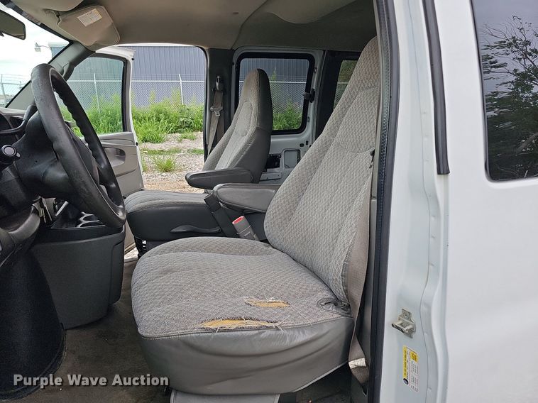 image for item DO2882 2007 Chevrolet Express 3500  van