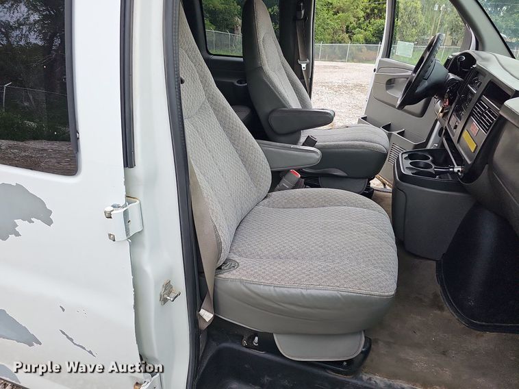 image for item DO2882 2007 Chevrolet Express 3500  van