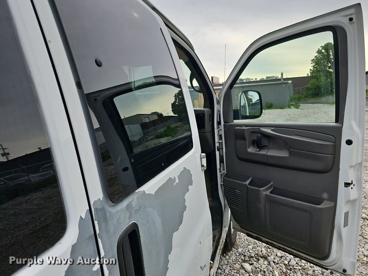 image for item DO2882 2007 Chevrolet Express 3500  van