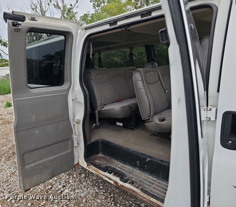 image for item DO2882 2007 Chevrolet Express 3500  van