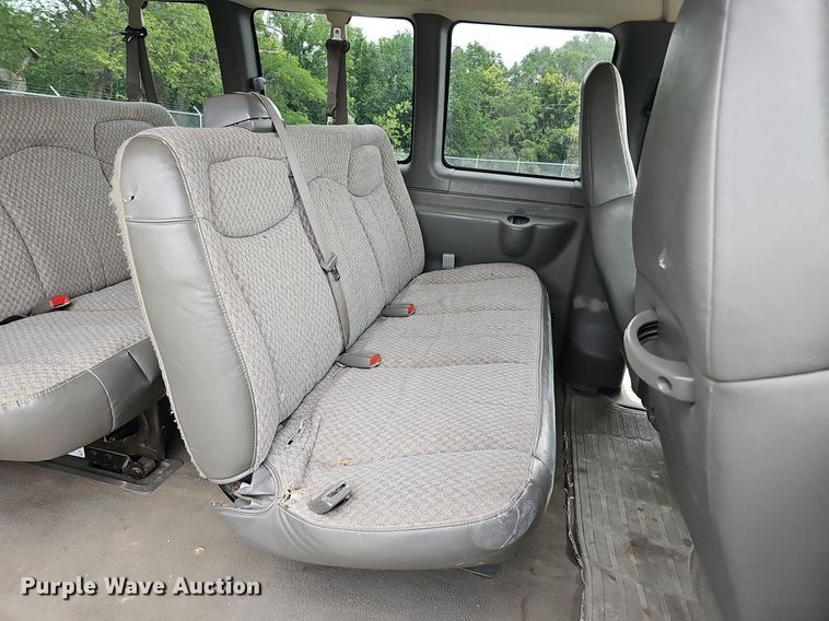 image for item DO2882 2007 Chevrolet Express 3500  van