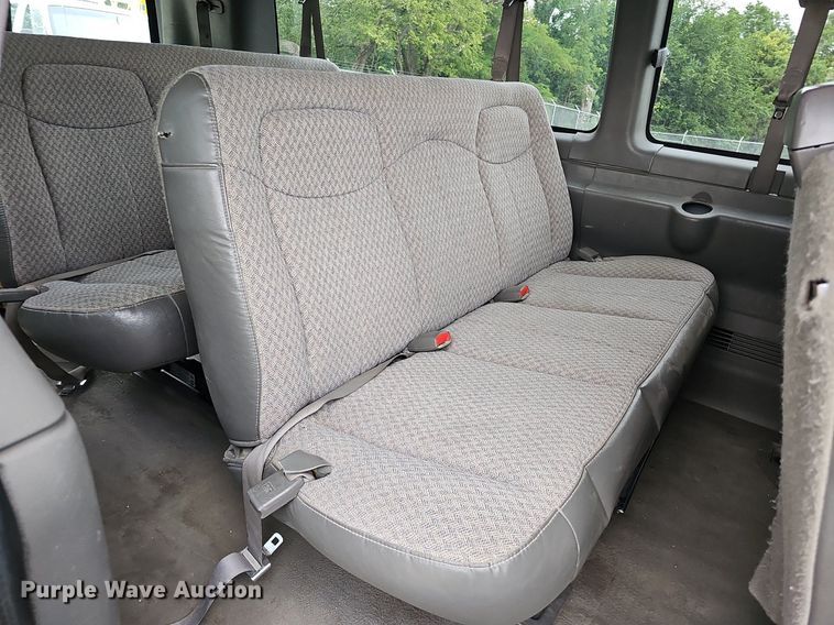image for item DO2882 2007 Chevrolet Express 3500  van