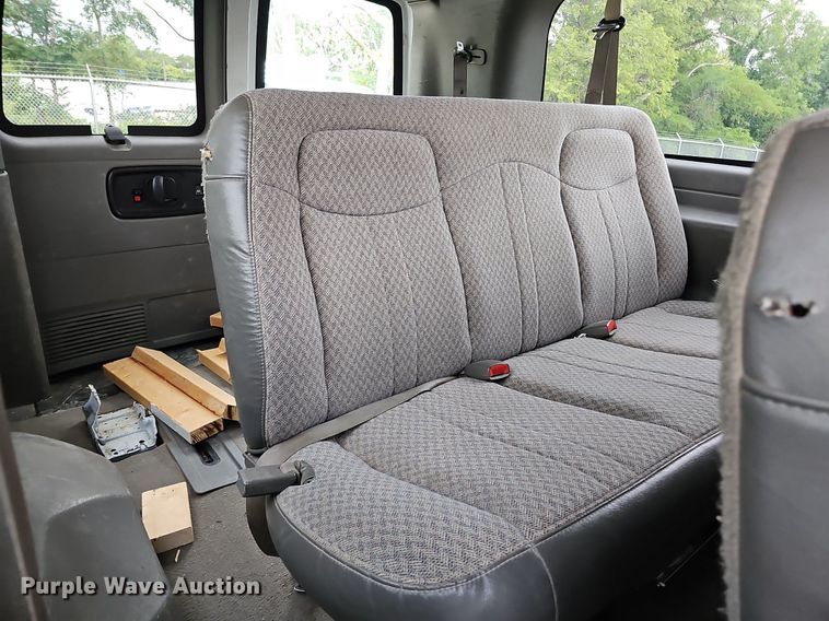 image for item DO2882 2007 Chevrolet Express 3500  van