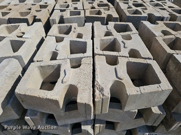 image for item DO2901 (8) pallets of landscaping blocks