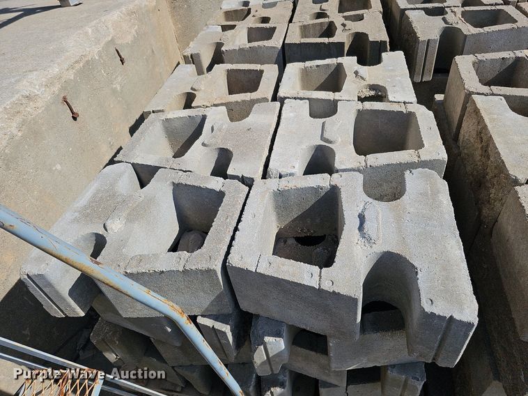 image for item DO2901 (8) pallets of landscaping blocks