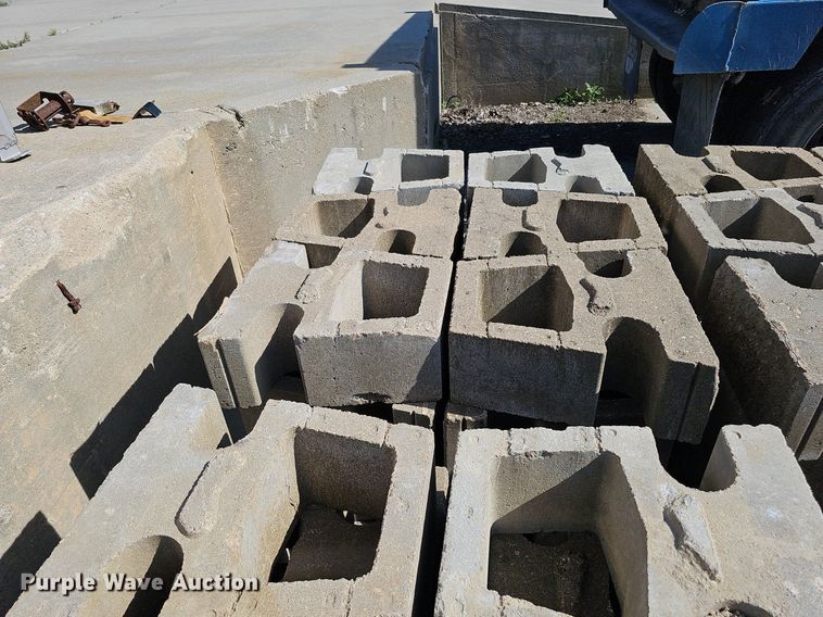 image for item DO2901 (8) pallets of landscaping blocks