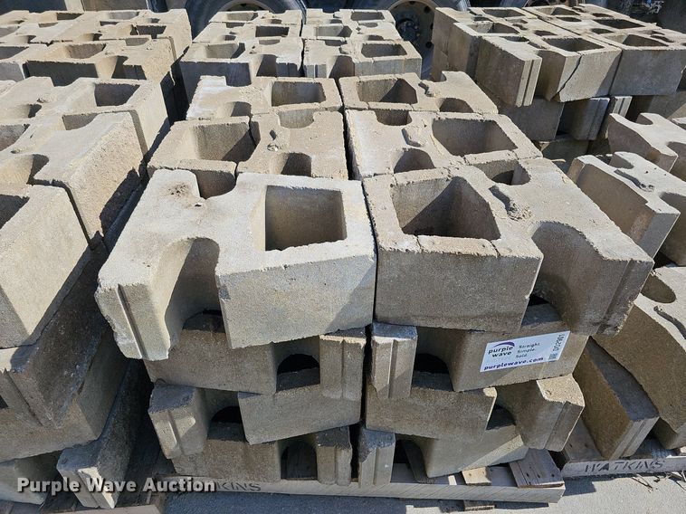 image for item DO2901 (8) pallets of landscaping blocks