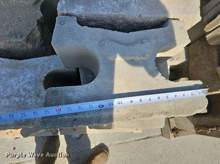 image for item DO2901 (8) pallets of landscaping blocks