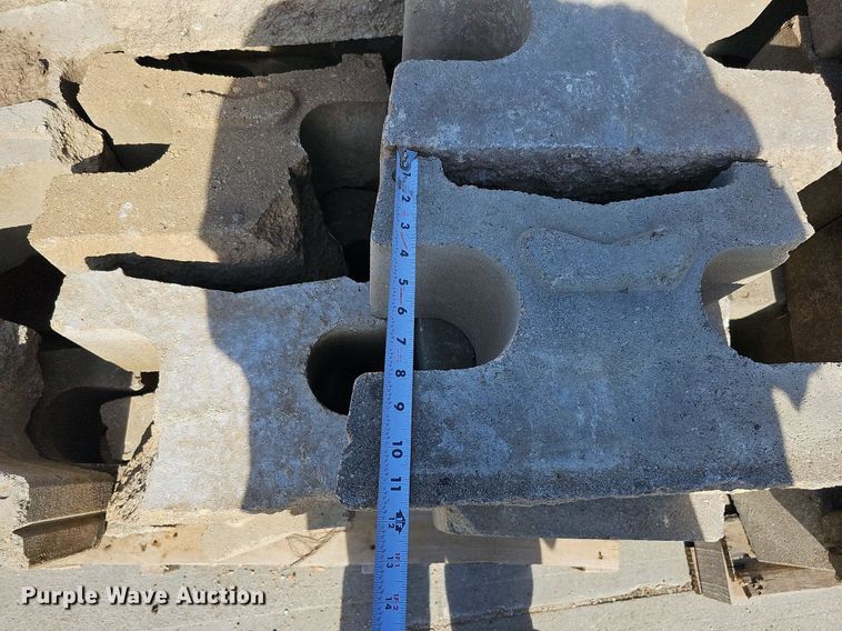 image for item DO2901 (8) pallets of landscaping blocks