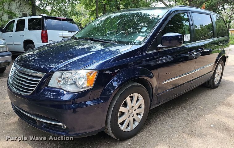 image for item DO2912 2016 Chrysler Town & Country  van