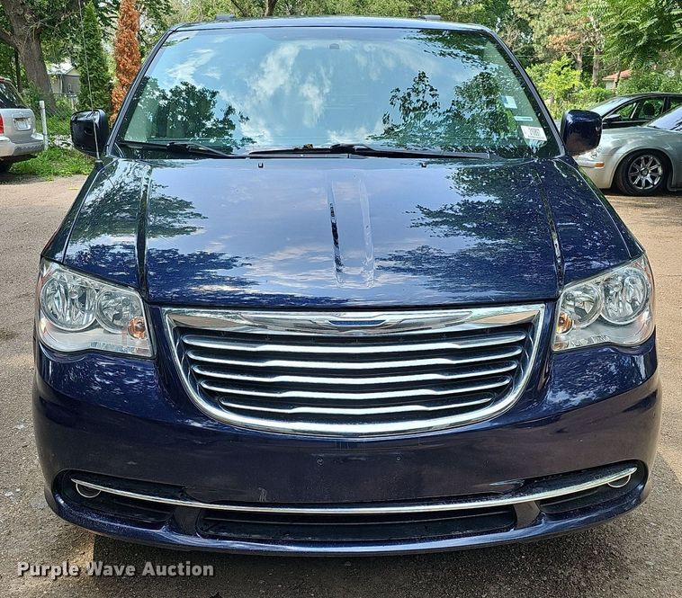 image for item DO2912 2016 Chrysler Town & Country  van