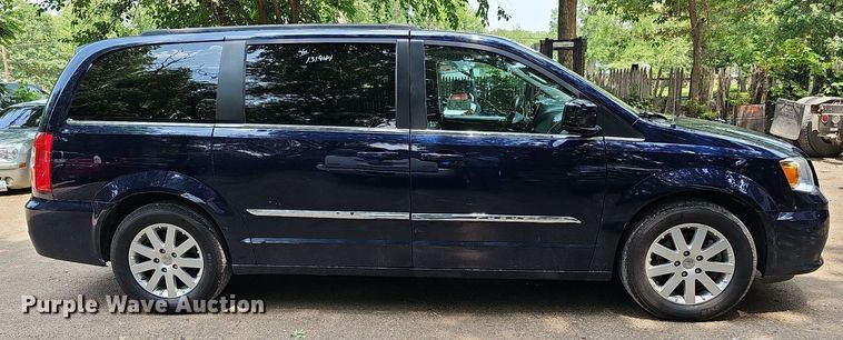 image for item DO2912 2016 Chrysler Town & Country  van