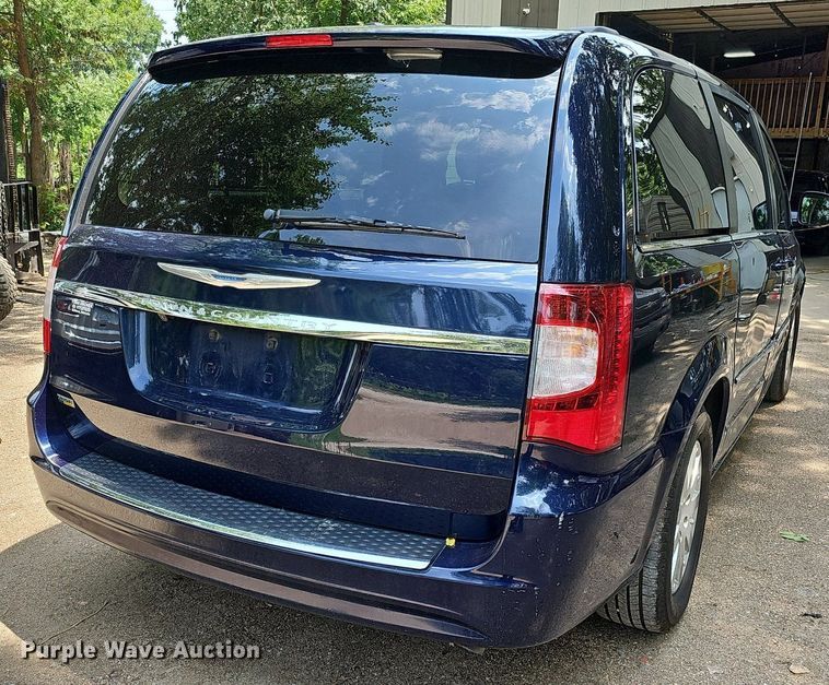 image for item DO2912 2016 Chrysler Town & Country  van