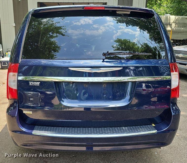 image for item DO2912 2016 Chrysler Town & Country  van