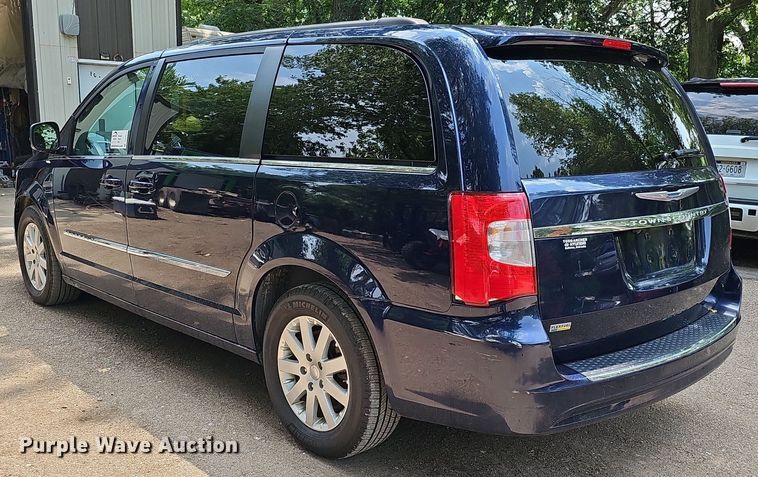 image for item DO2912 2016 Chrysler Town & Country  van