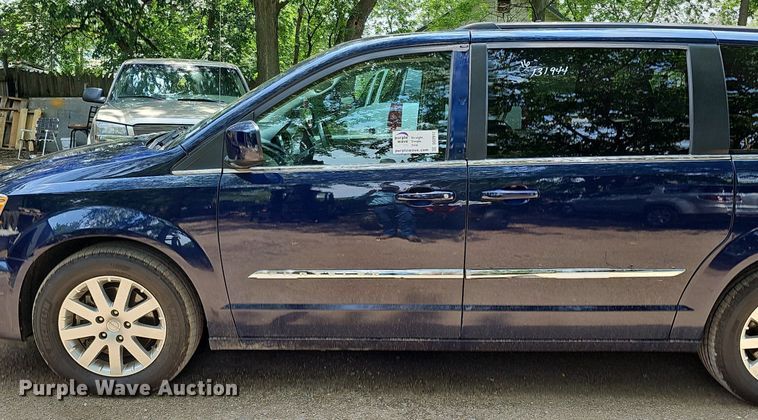 image for item DO2912 2016 Chrysler Town & Country  van