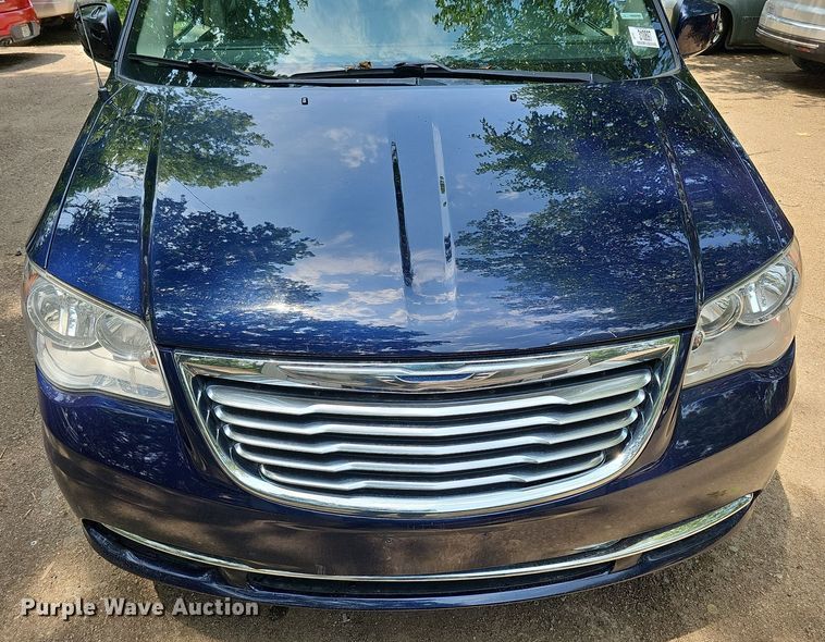 image for item DO2912 2016 Chrysler Town & Country  van