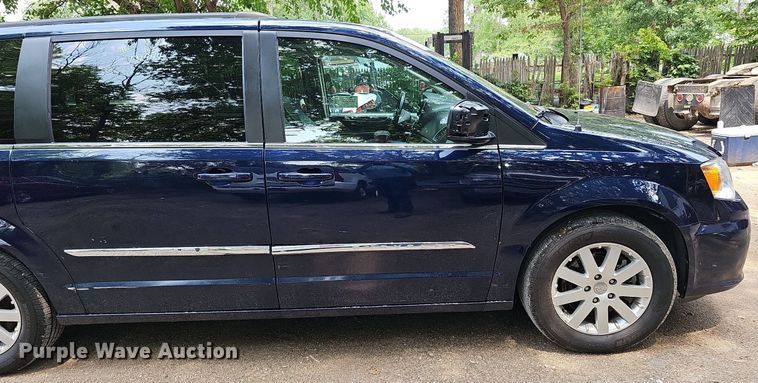 image for item DO2912 2016 Chrysler Town & Country  van