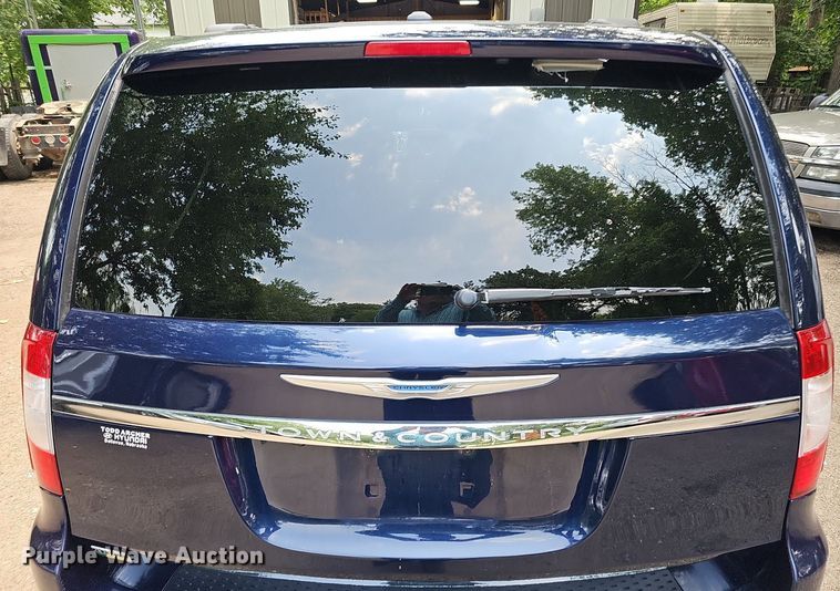 image for item DO2912 2016 Chrysler Town & Country  van