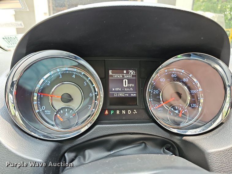 image for item DO2912 2016 Chrysler Town & Country  van