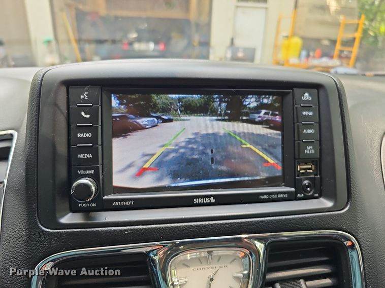 image for item DO2912 2016 Chrysler Town & Country  van