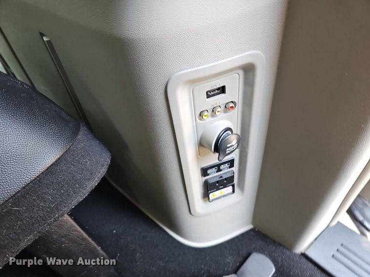 image for item DO2912 2016 Chrysler Town & Country  van