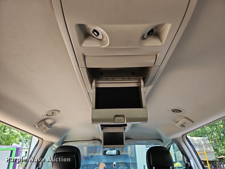 image for item DO2912 2016 Chrysler Town & Country  van