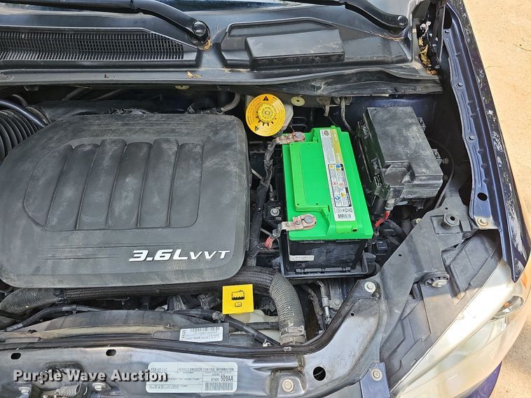 image for item DO2912 2016 Chrysler Town & Country  van