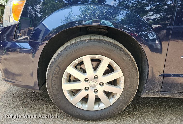 image for item DO2912 2016 Chrysler Town & Country  van