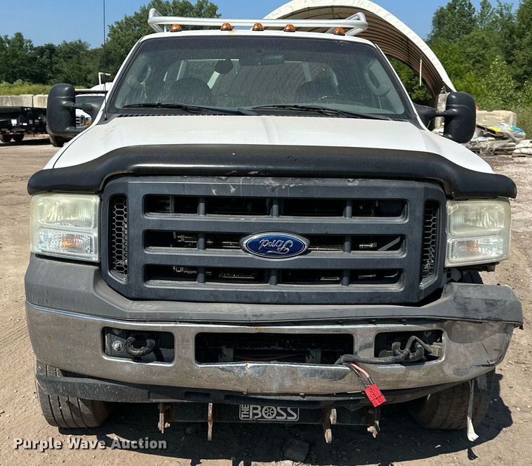 image for item DO5106 2006 Ford F350 Super Duty  SuperCab utility bed pickup truck